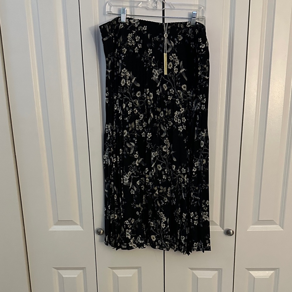 Max Studio Black and White Floral A-Line Skirt